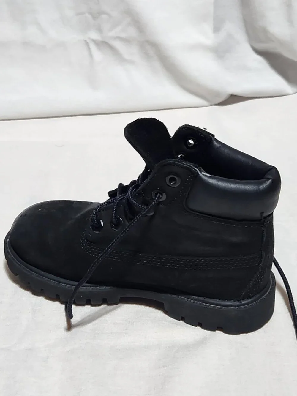Timberland Girls’ Black 6‑Inch Boots – Size 11W | Perfect for Back‑to‑School!